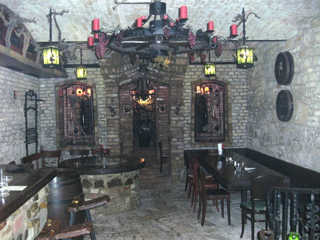 Heurigenlokal im Keller