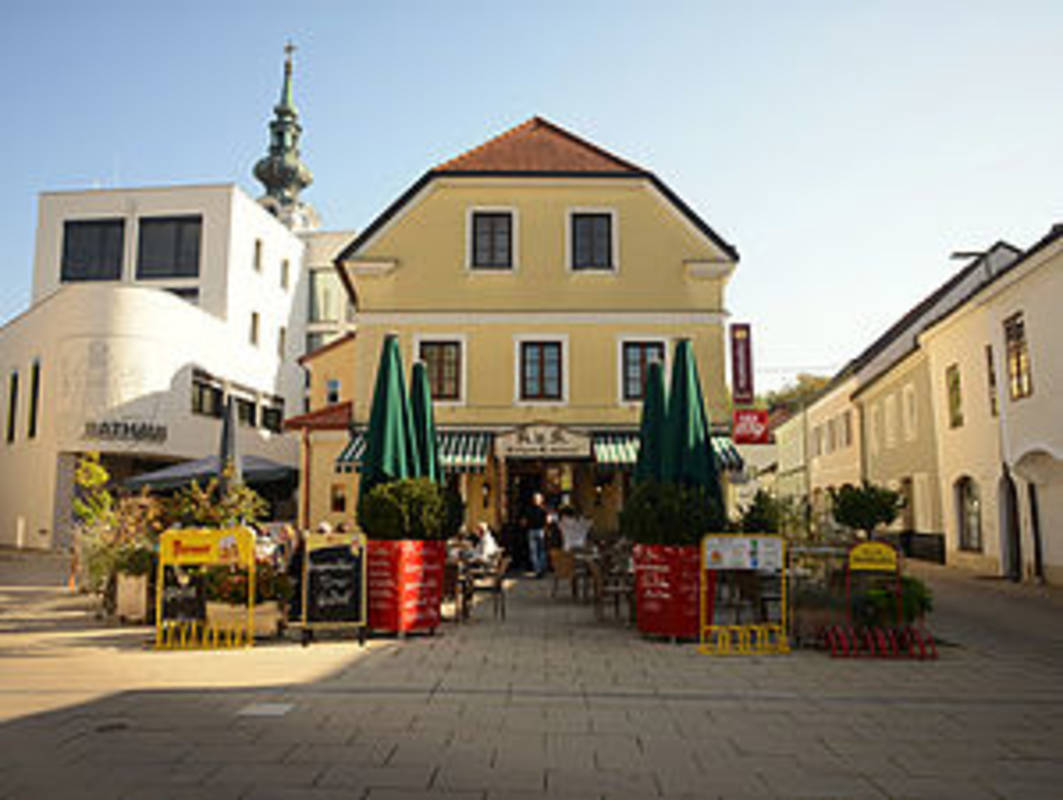 Stadtkaffee mit Schanigarten am Thörringplatz