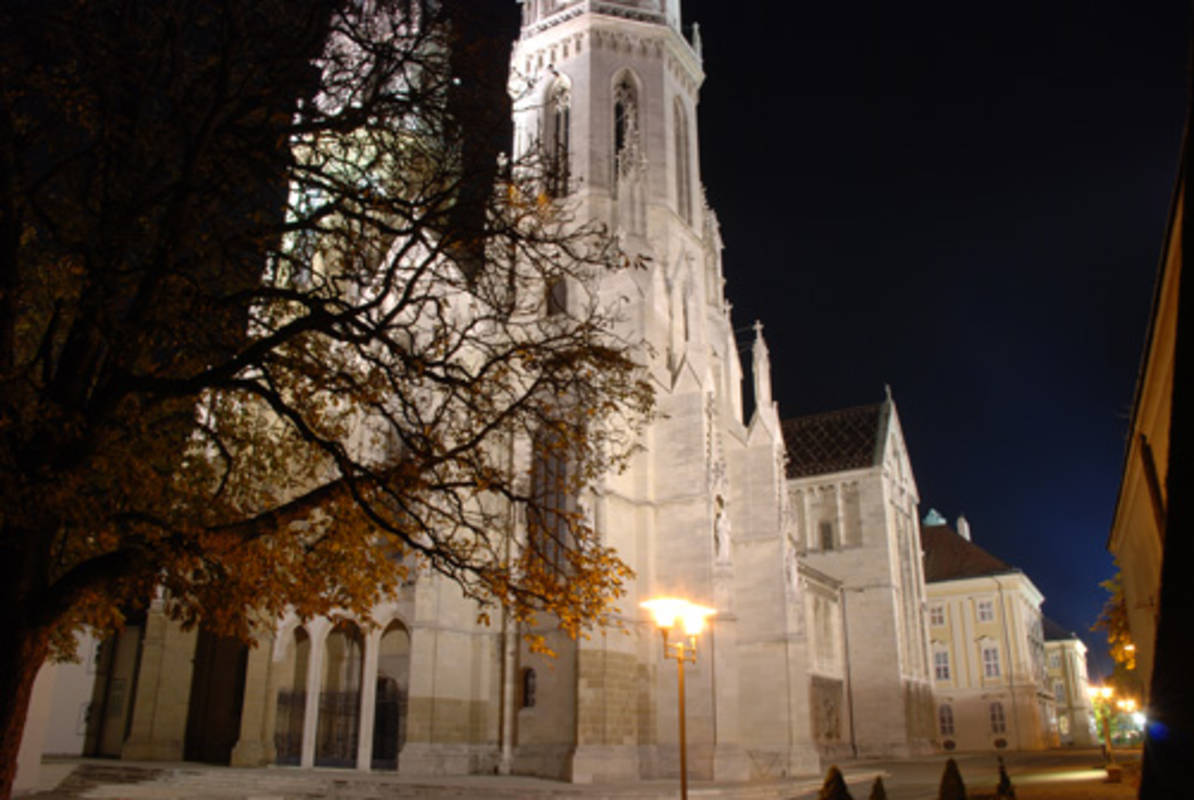 Stift bei Nacht