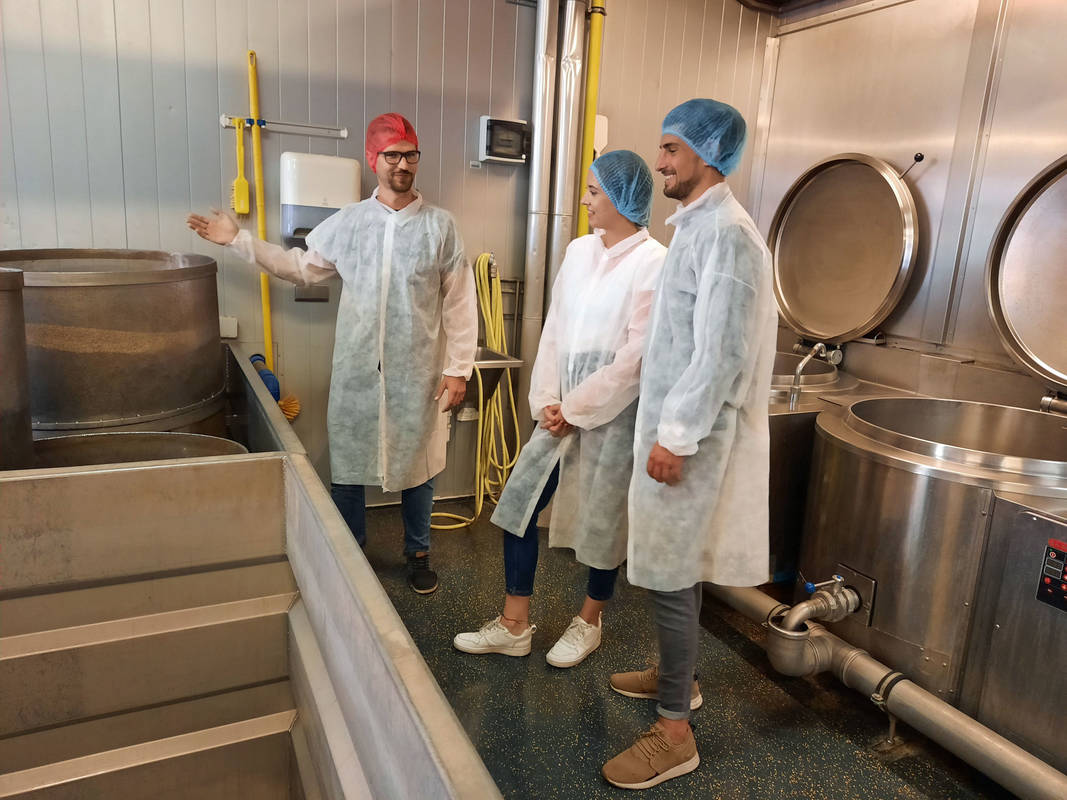 Landgarten snack store, guided tour