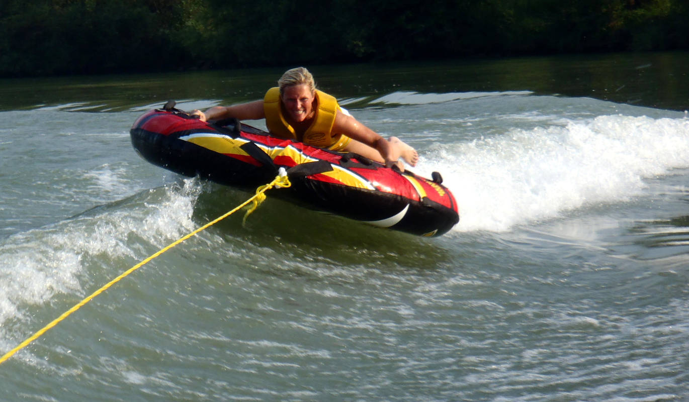 Wasserspaß mit Motorboot von Martin Weber